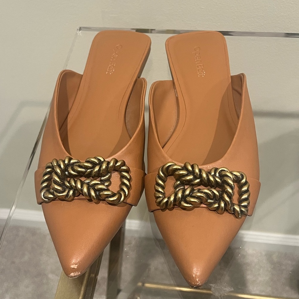 Chic Tan Mules with Gold Chain Detail